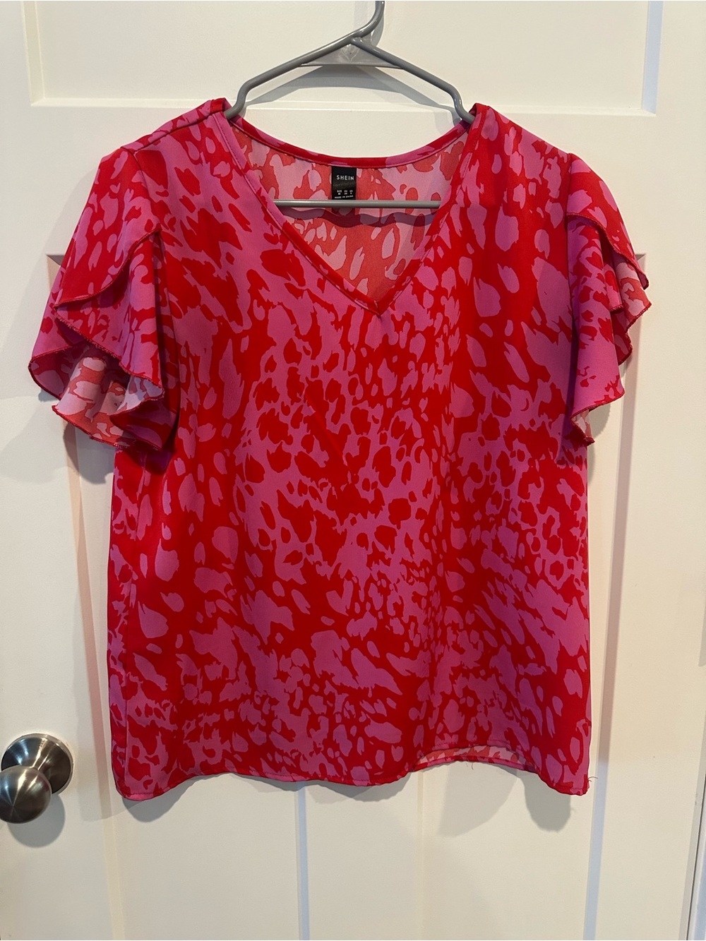 SHEIN Red & Pink Abstract V-Neck Flutter Sleeve Blouse